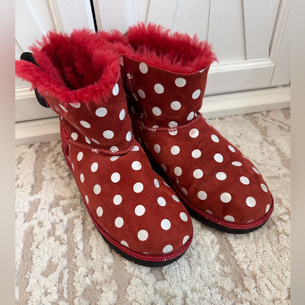 Minnie Mouse Ugg boots Kids 6 fits women’s 8